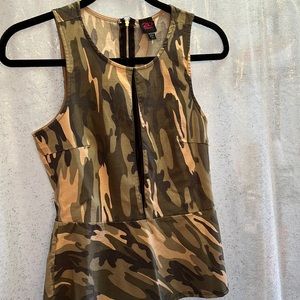 Camouflage w/ mesh cleavage cutout